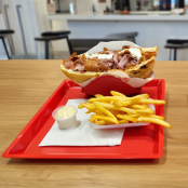 Kit complet de 15 plateaux + 15 pinces porte-sandwich - ROUGE